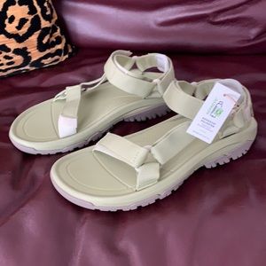 Women’s TEVA size 7